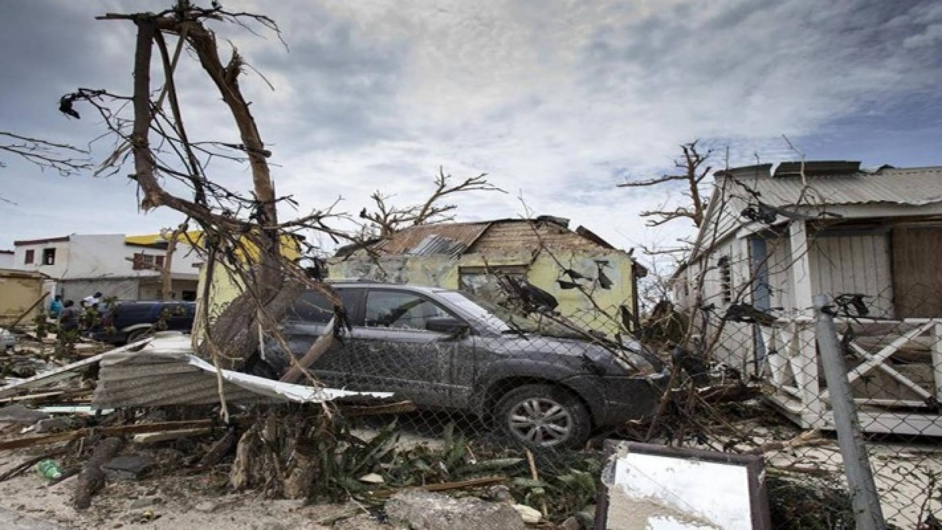 إعصار إرما تسبب بهروب تاريخي للسكان بولاية فلوريدا 