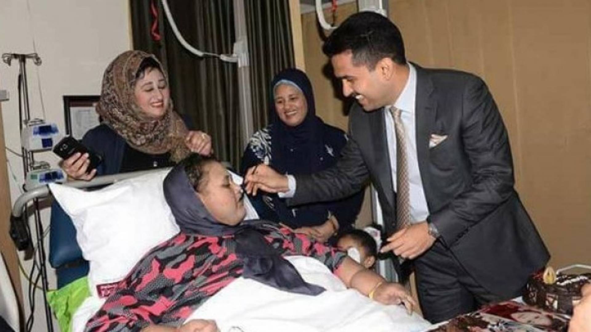 هكذا احتفلت صاحبة النصف طن بعيد ميلادها