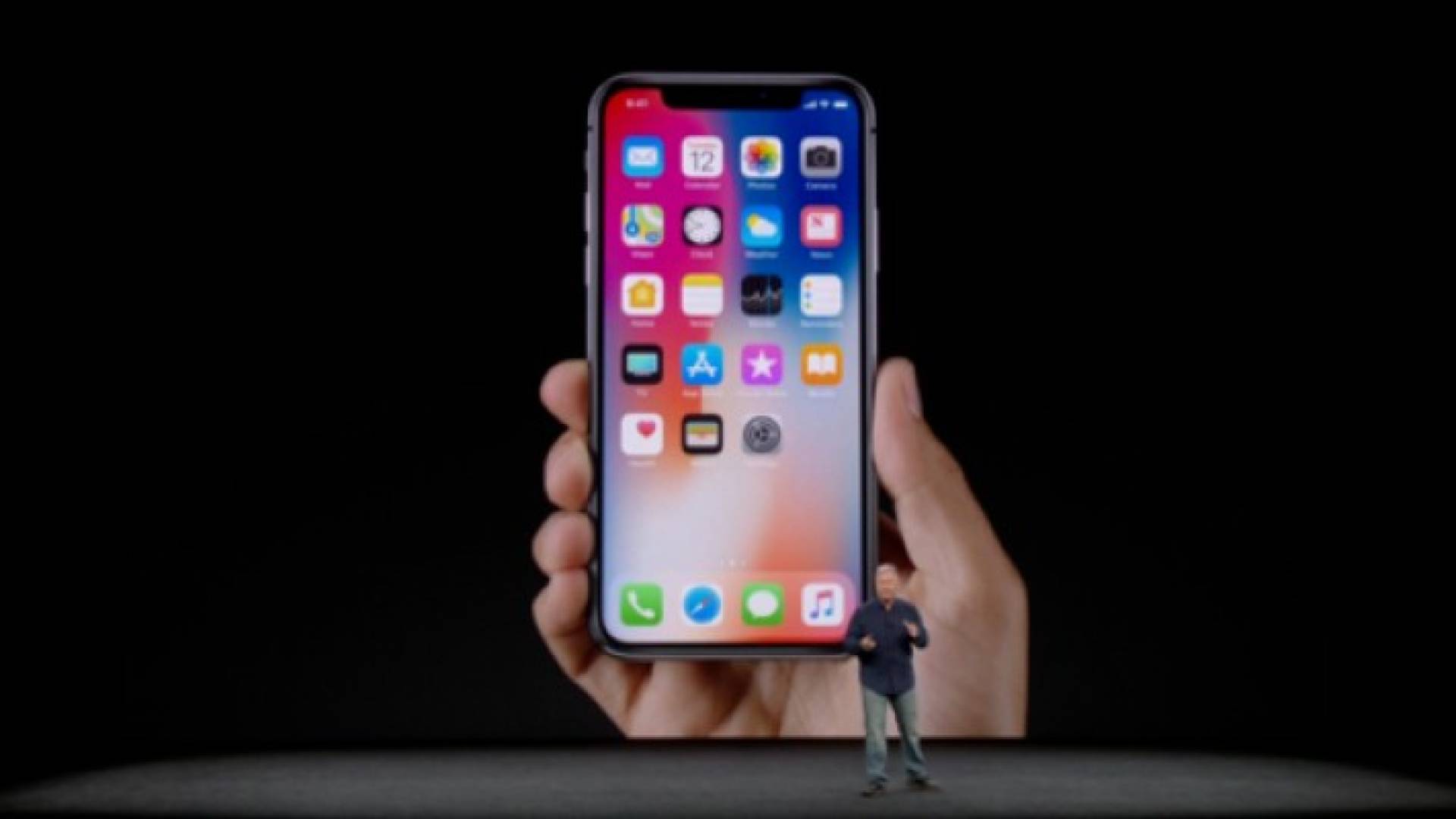 هاتف آيفون X بمزايا تعتبر الأولى في تاريخ شركة أبل