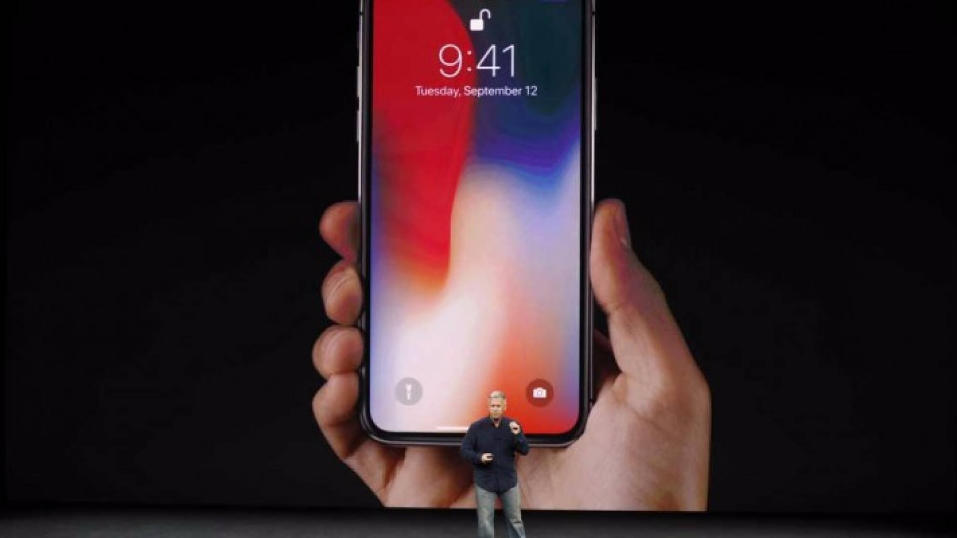 يعطي السعر الذي سيباع به الهاتف في الإمارات فكرة عما سيكون عليه سعره في دول الخليج العربي وبقية دول الشرق الأوسط