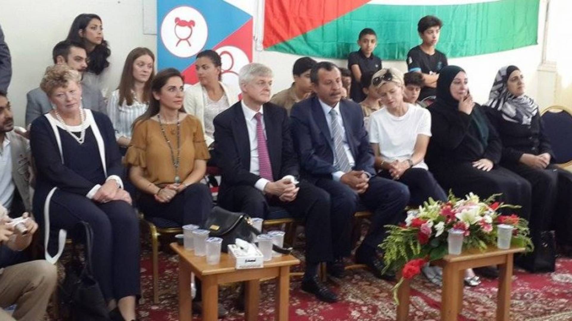 من اللقاء