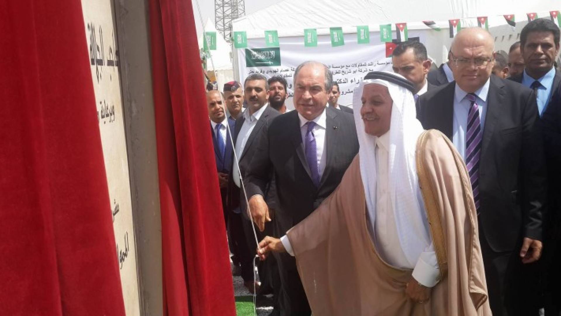 الملقي يفتتح مشروع تأهيل وتحسين الطريق الصحراوي