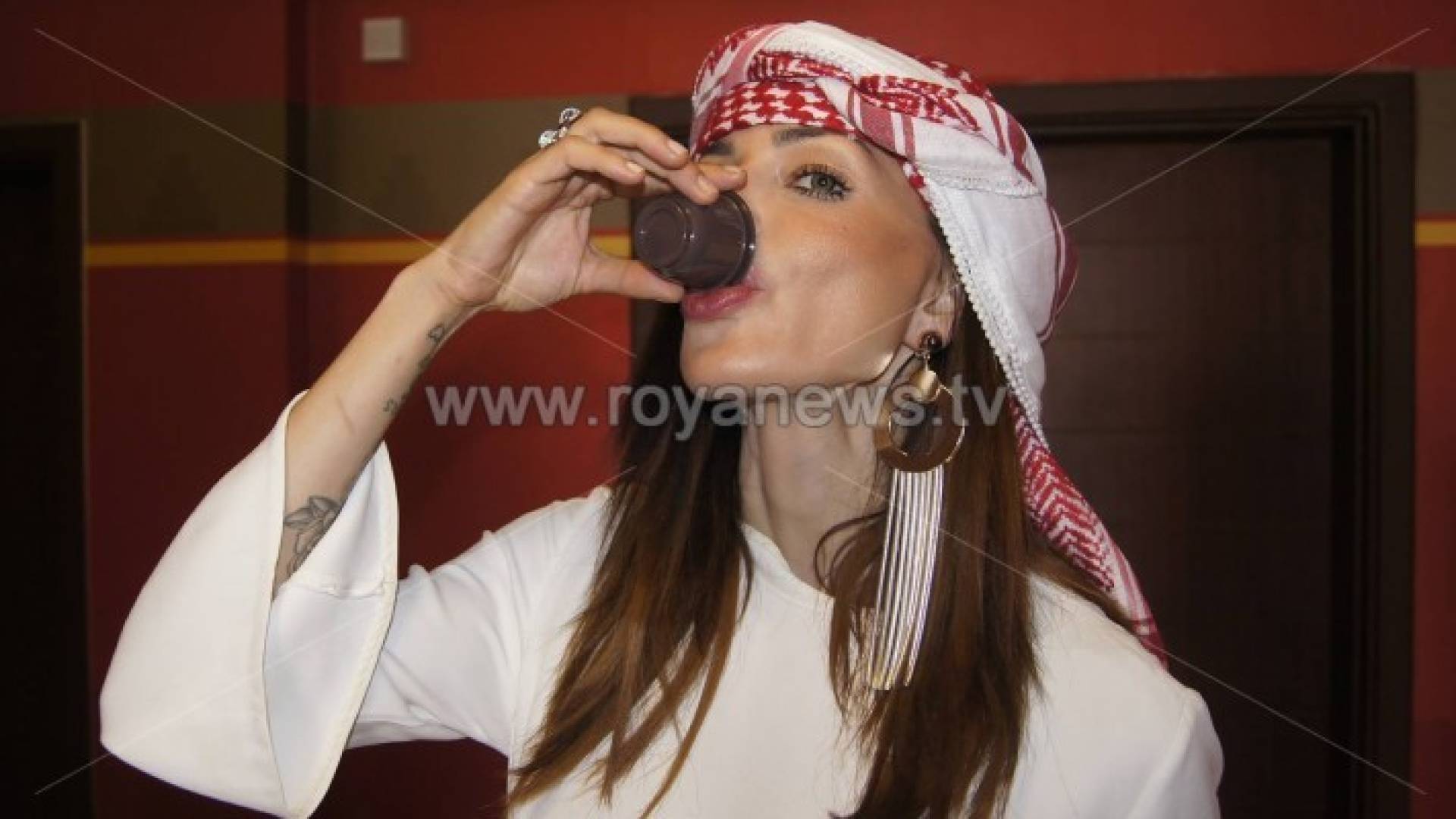 العارضة الإيطالية "نينا مورس"