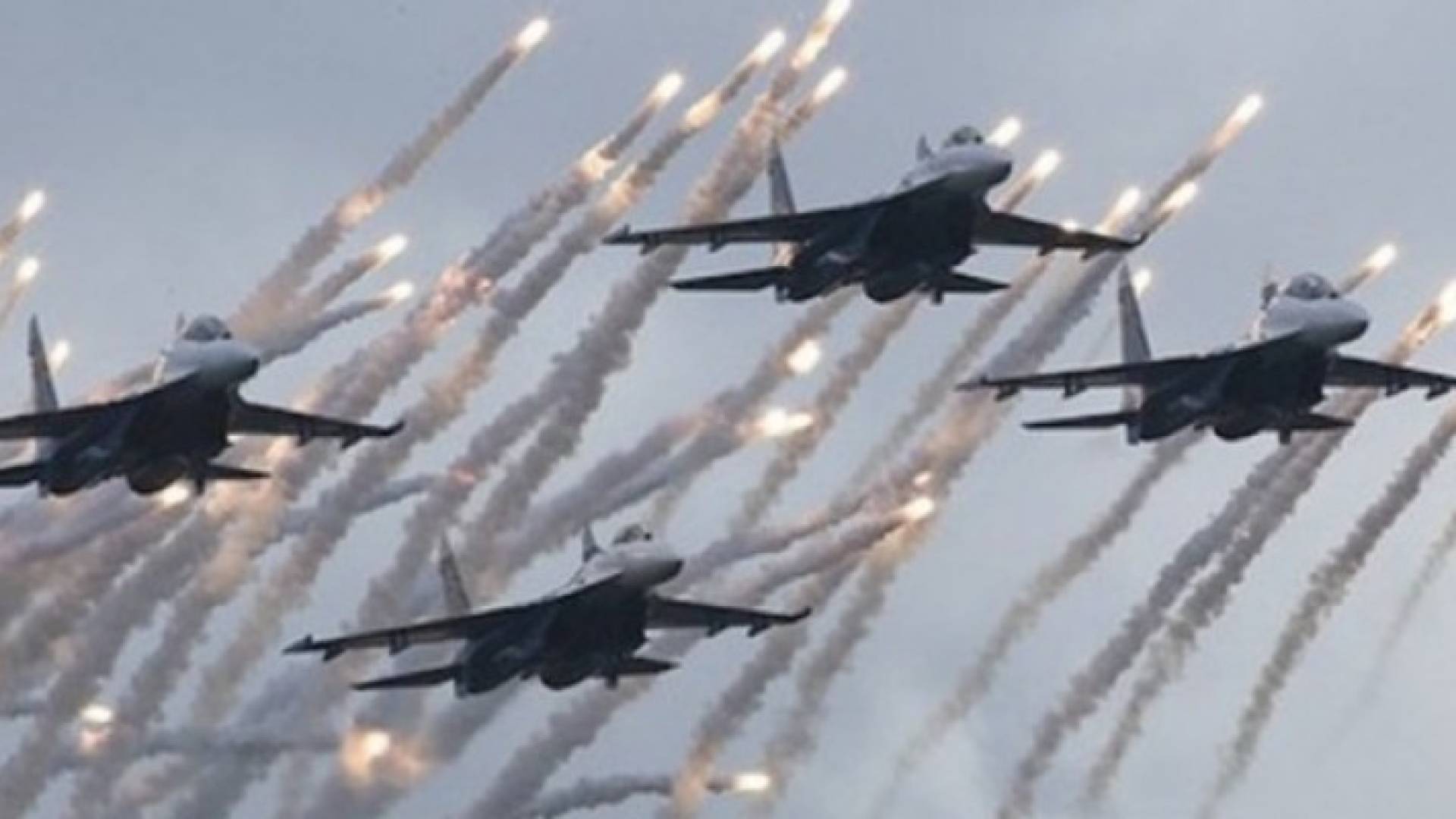 القصف استهدف المنطقة الصناعية بدير الزور 
