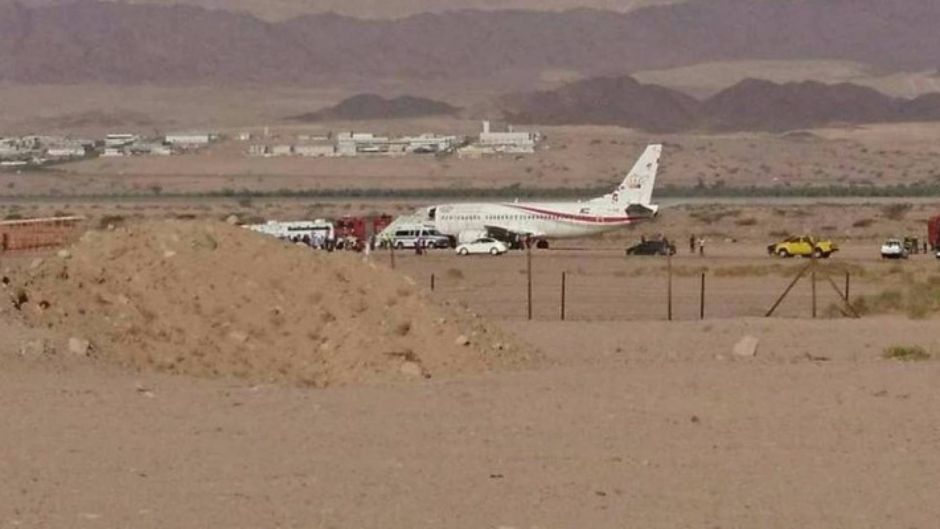 الطائرة تجاوزت مدرج الهبوط لسبب خارج عن السيطرة (شهود عيان)