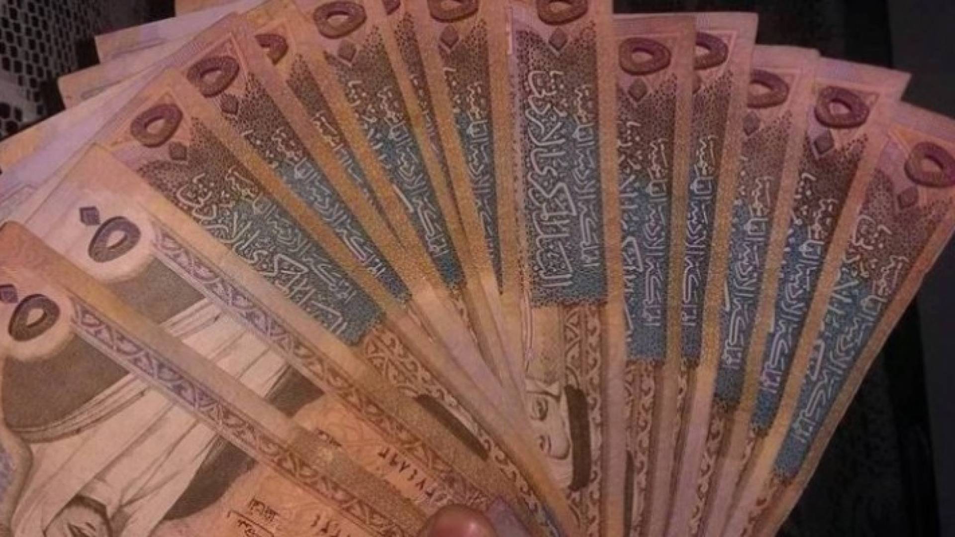 "مكافحة الفساد" قالت إن هذه الأموال تتطلب إجراءات تصويب أو استرداد 
