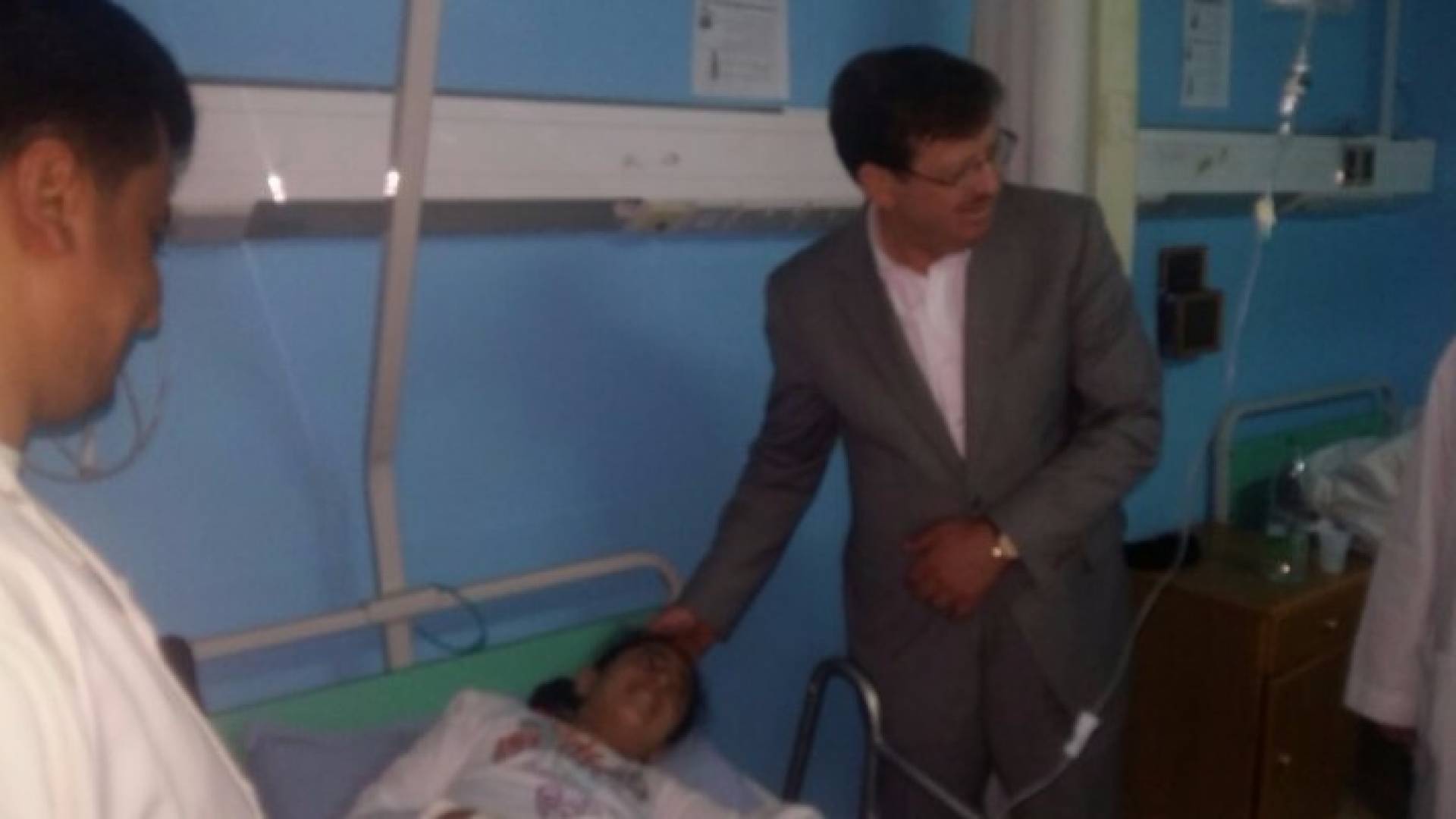 وزير الصحة يعود مصابي التسمم الغذائي في بني كنانة