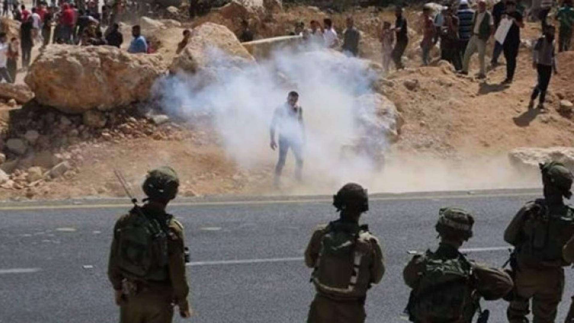 الاحتلال يقمع اعتصام "قلقس"