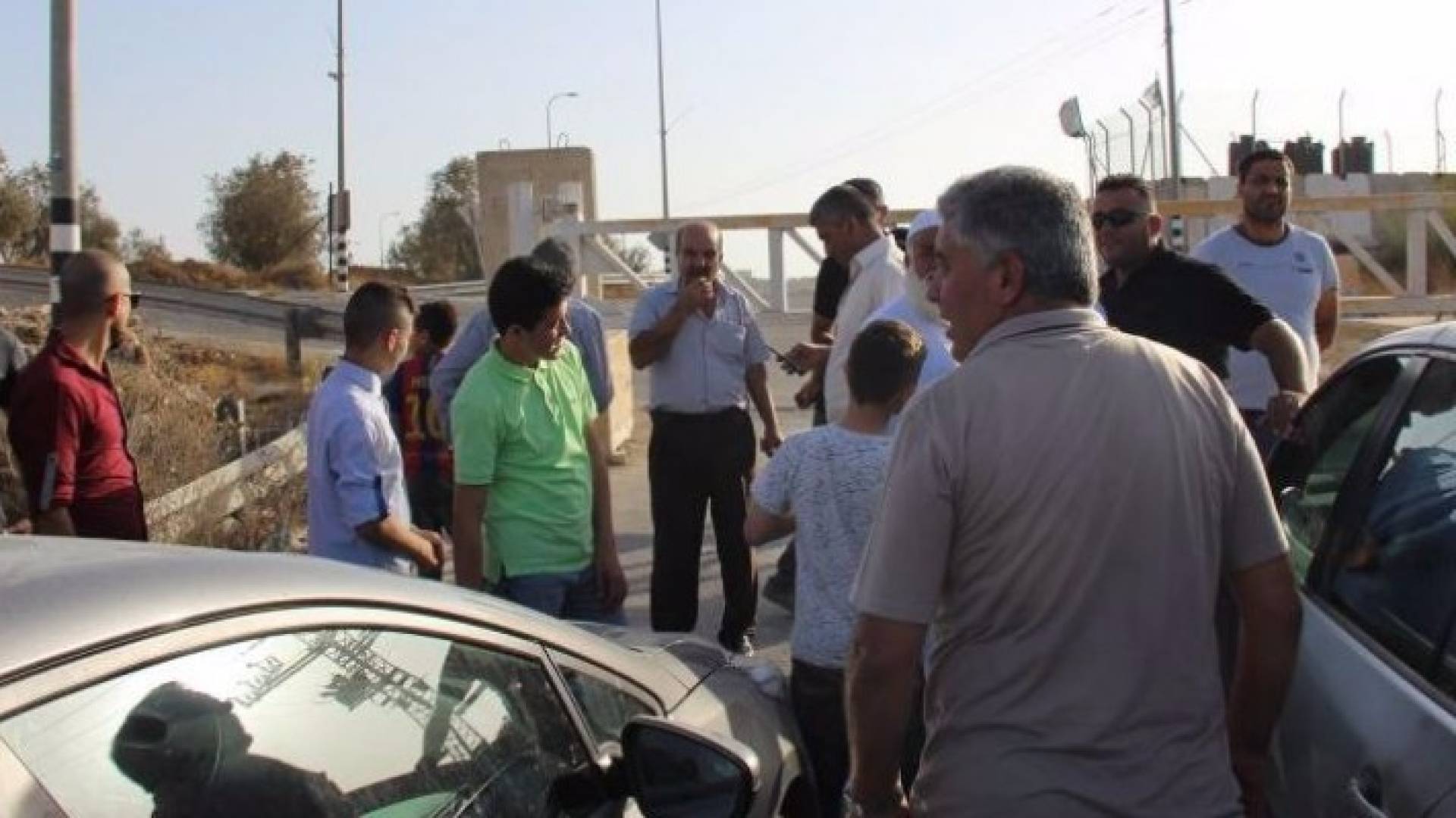 زفاف على حاجز عسكري في الخليل