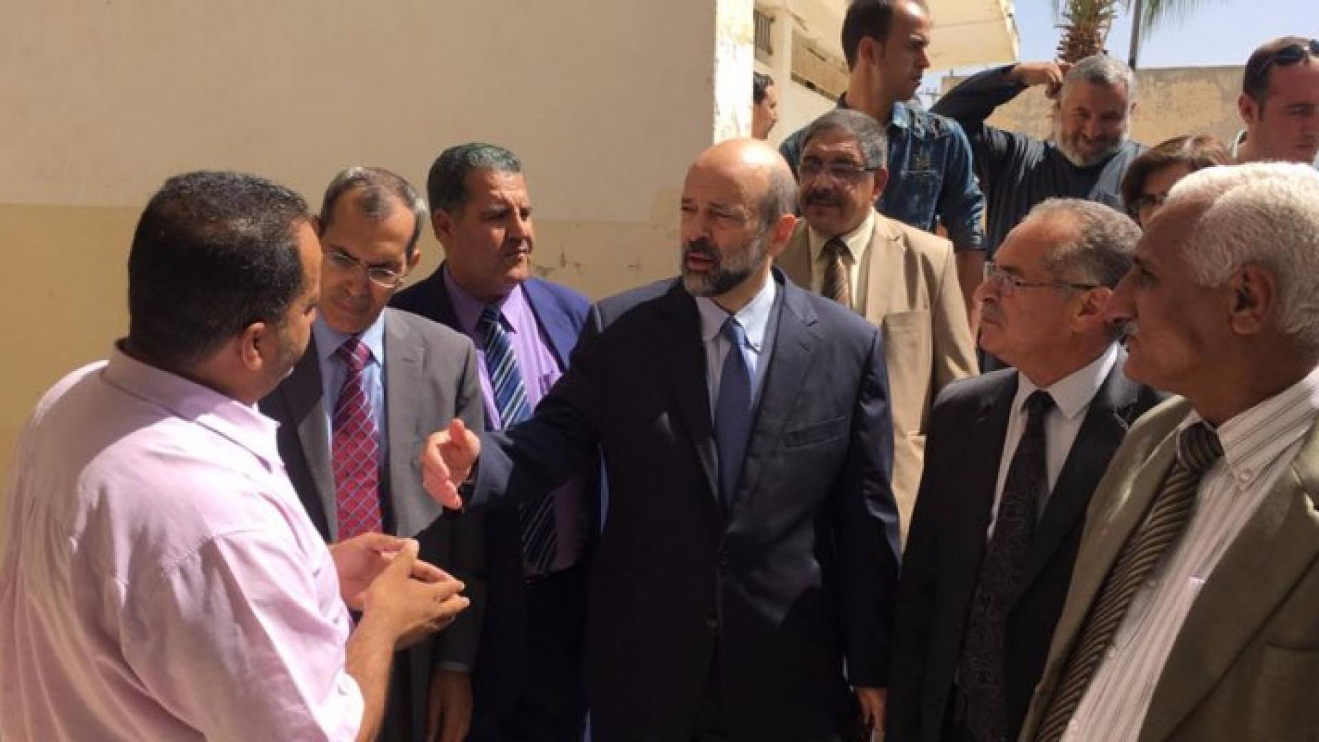 الرزاز خلال جولته التفقدية الى المدارس في الطفيلة 