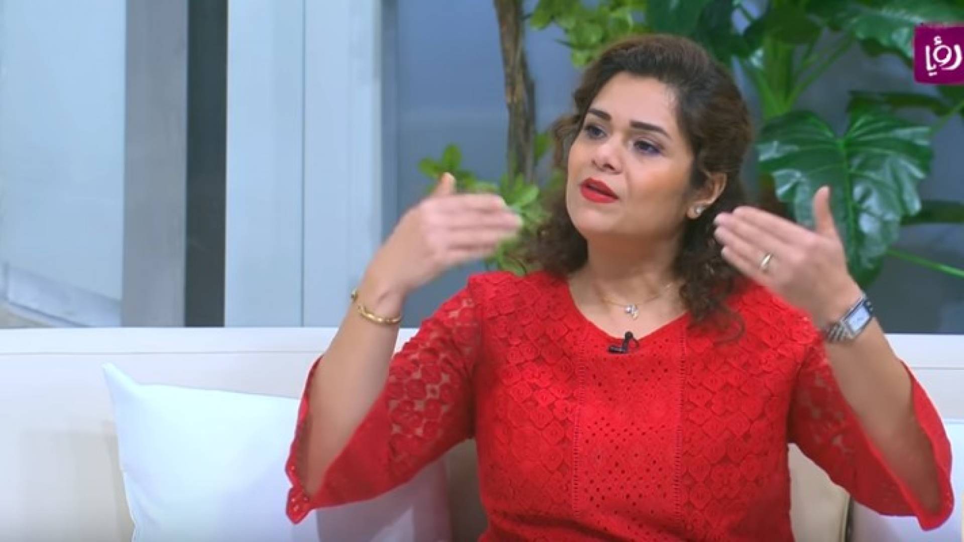 الخبيرة منى عوض
