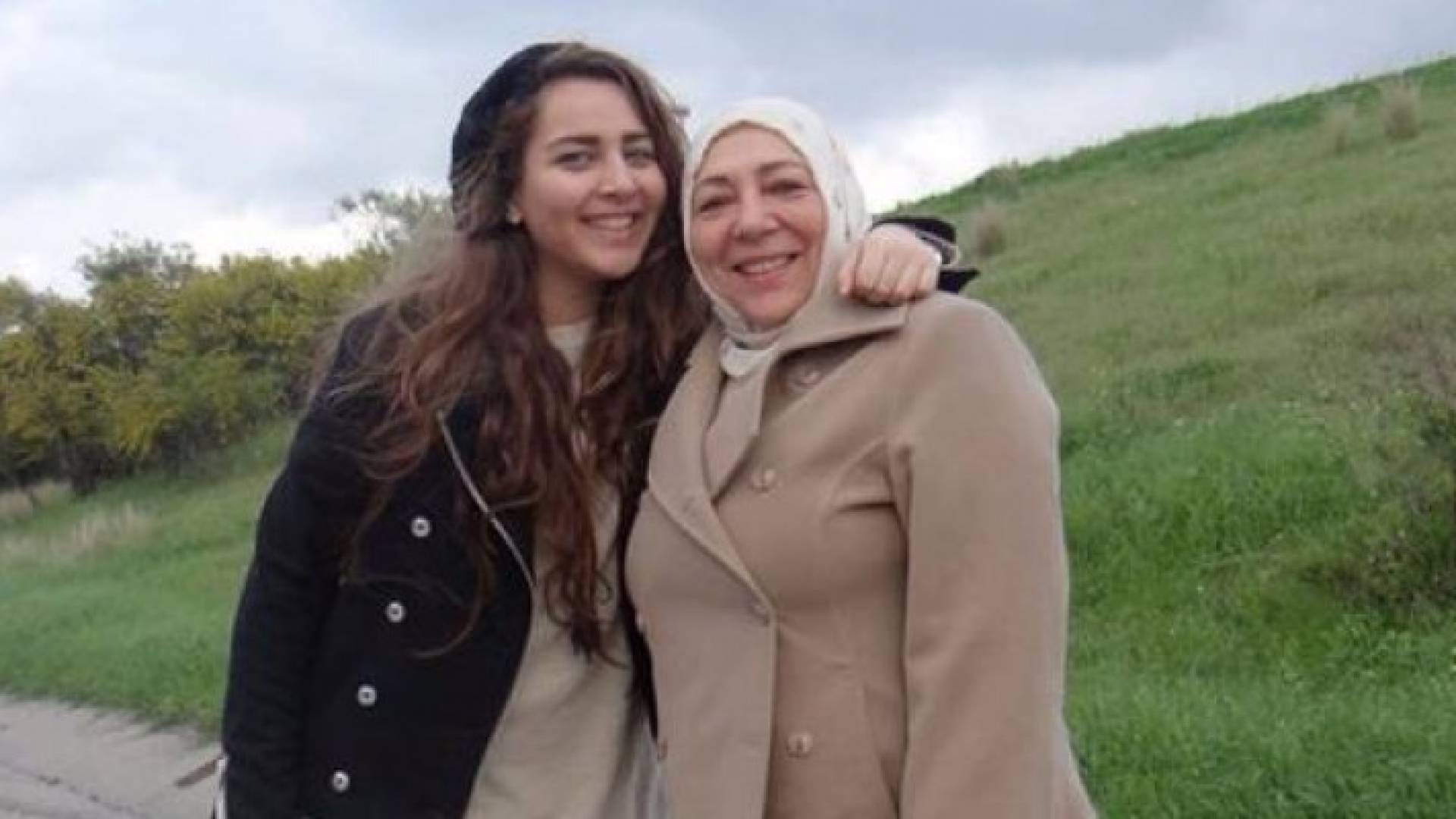 المعارضة السورية عروبة بركات وابنتها الصحافية حلا بركات