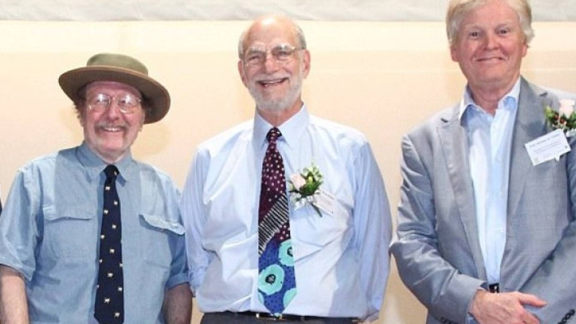 قال المسؤولون عن تقديم الجائزة إن العلماء نجحوا في عزل جين يتحكم بالإيقاع البيولوجي العادي