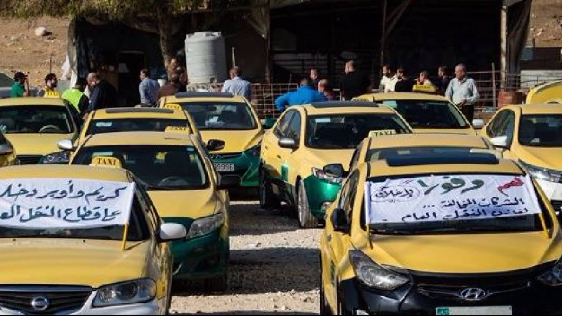 ارشيفية من اعتصام اصحاب التاكسي الاصفر 