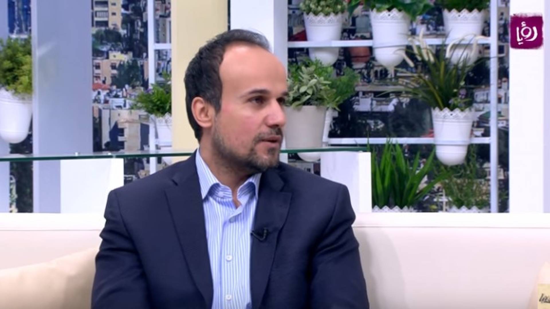 الدكتور طارق ابو حويج - استشاري الامراض الباطنية وضغط الدم وزراعة الكلى 