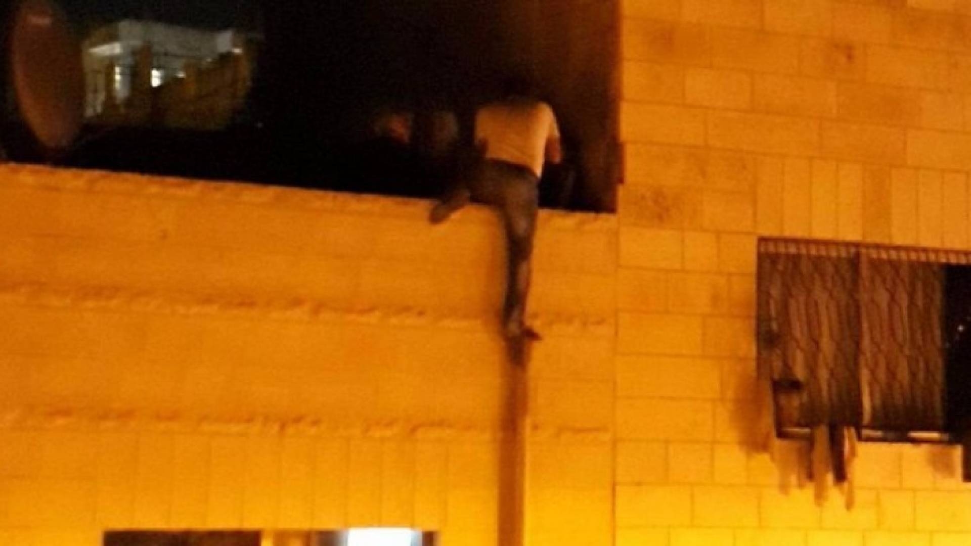 عشريني يهدد بالانتحار بعد ملاحقته من قبل رجال أمن كونه مطلوب 