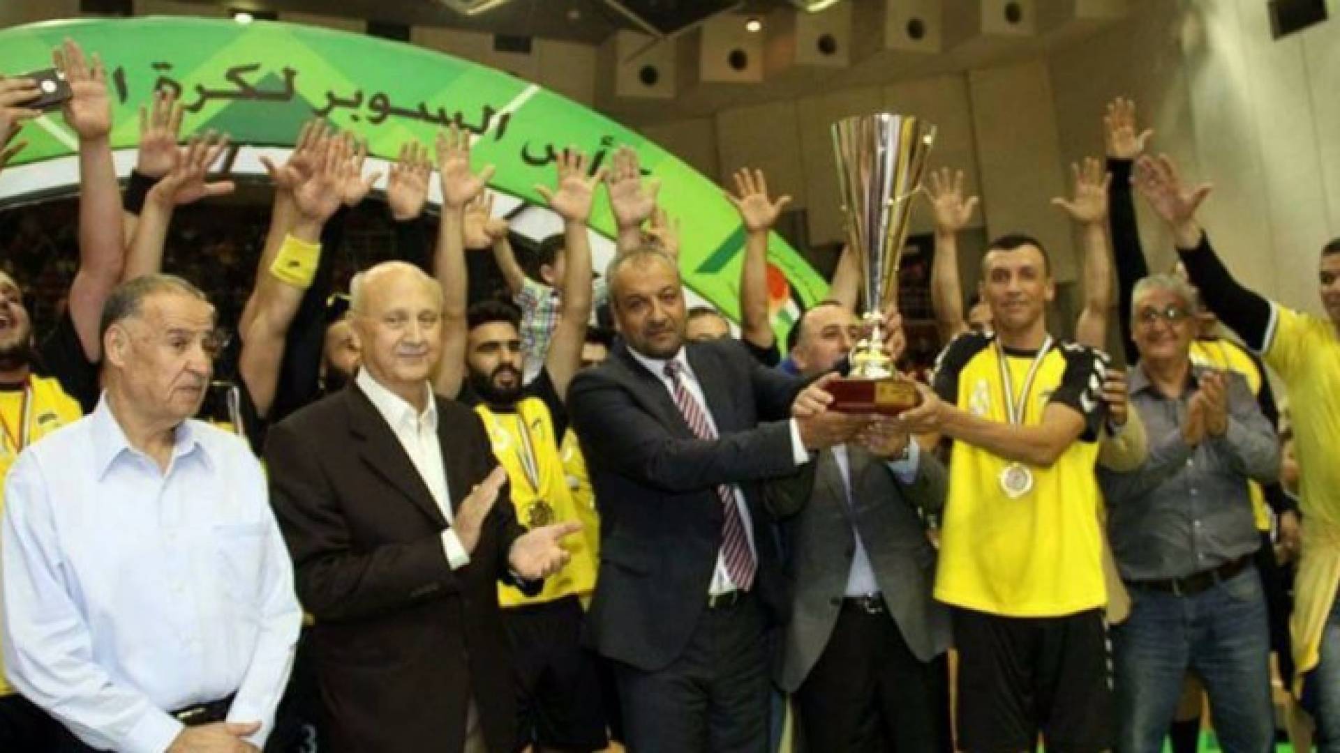 جانب من التتويج 