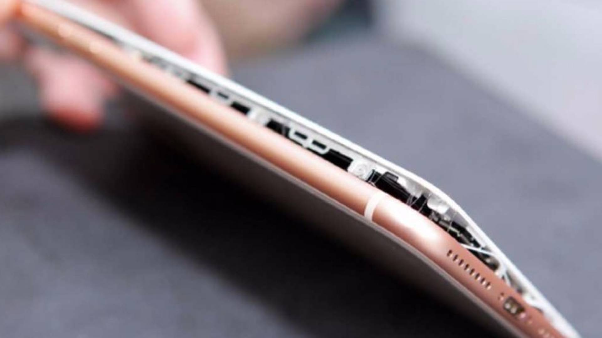 بدأت أبل التحقيق في حالات مماثلة