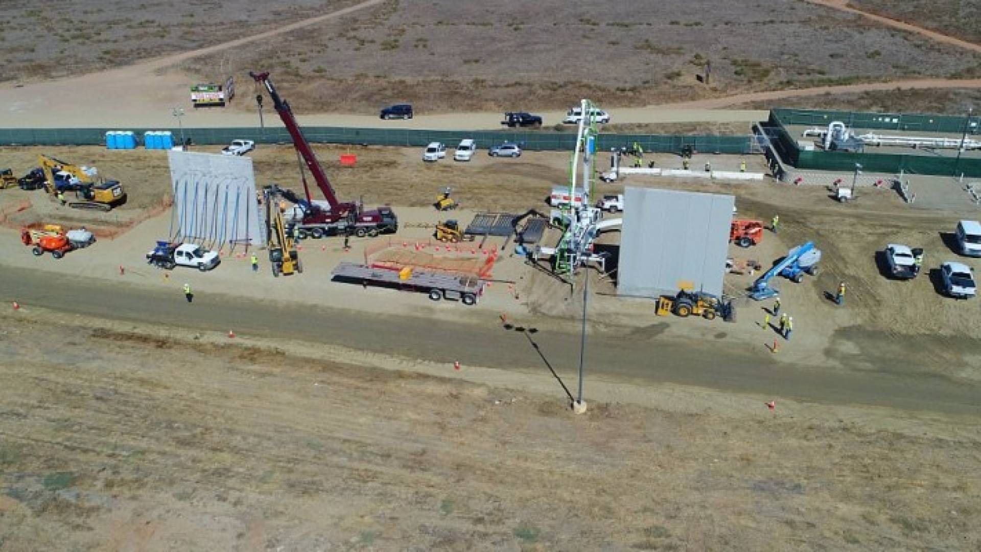 ترمب يبدأ ببناء الجدار العازل مع المكسيك