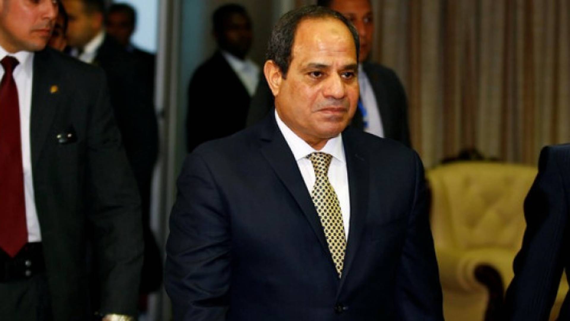 قرر الرئيس المصري عبدالفتاح السيسي صرف مكافأة قيمتها 1.5 مليون جنيه لكل لاعب في المنتخب الوطني بعد تأهلهم لكأس العالم 2018