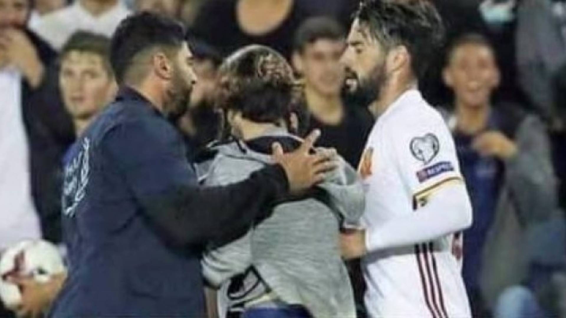 إيسكو ينجو من محاولة طعن بالسكين