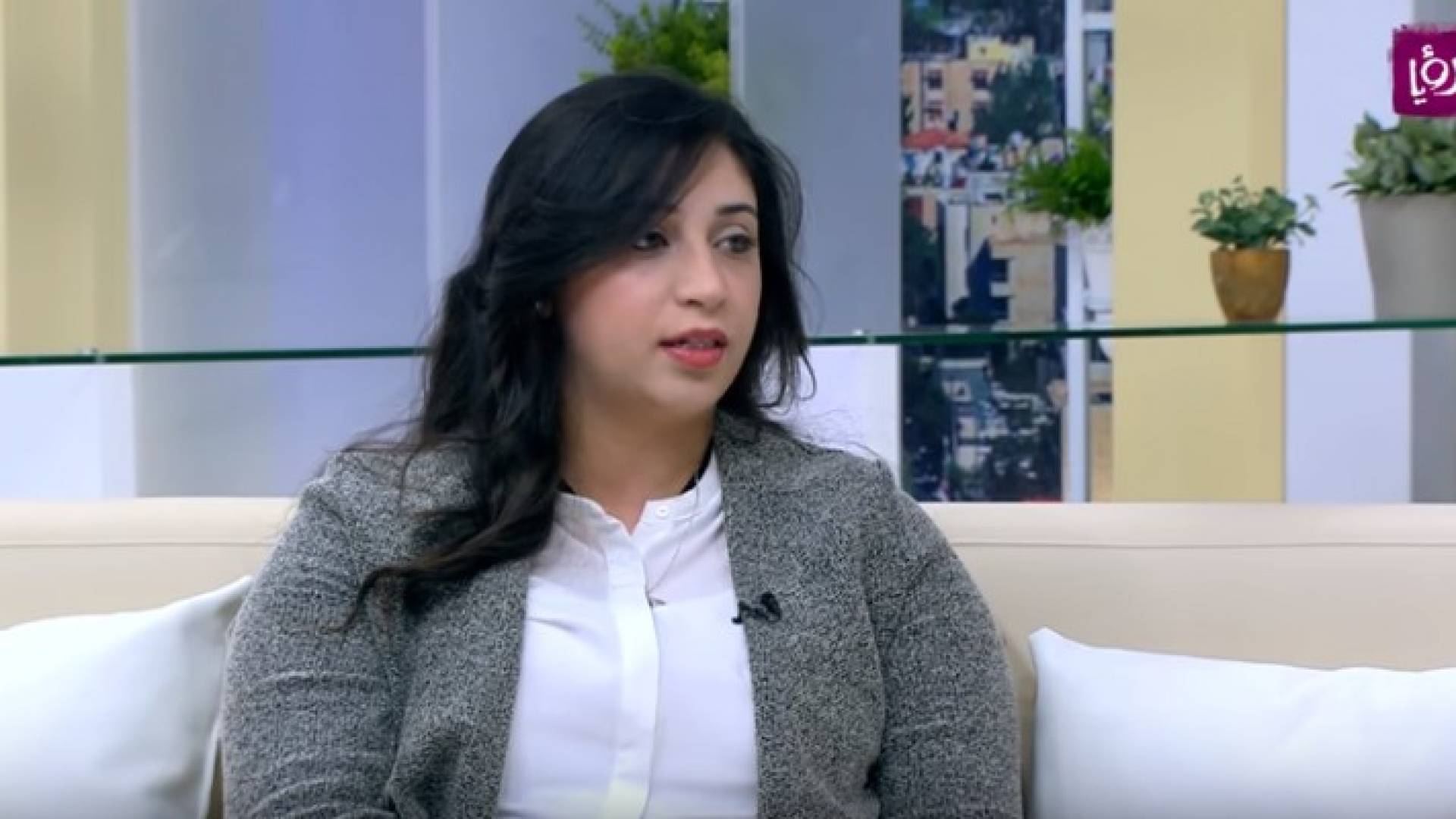 الدكتورة روان الفار - اخصائية طب وجراحة العيون