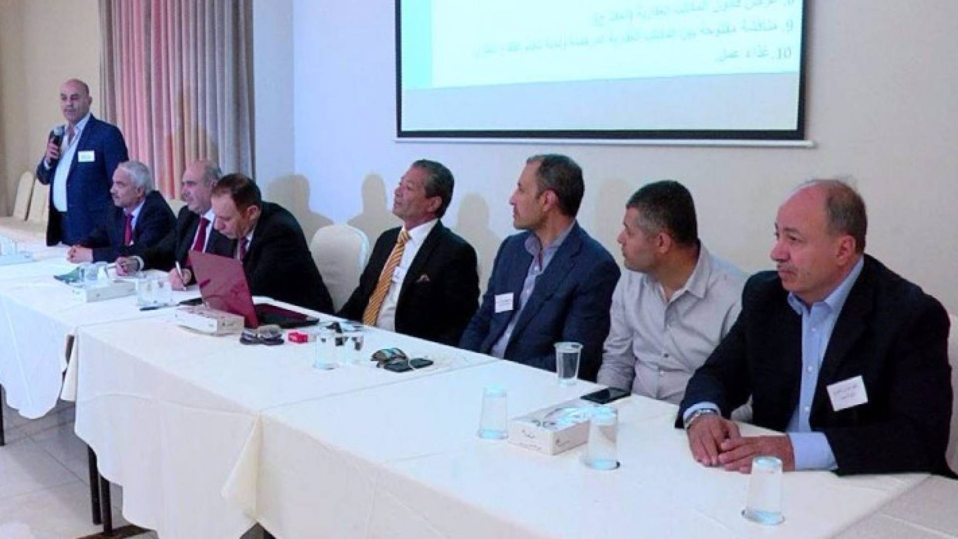 أصحاب المكاتب العقارية يطالبون بفرض غرامات على "السماسرة"