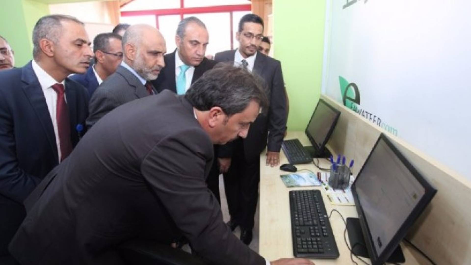 جانب من تفقد الشواربه تطبيق هذه الخدمات