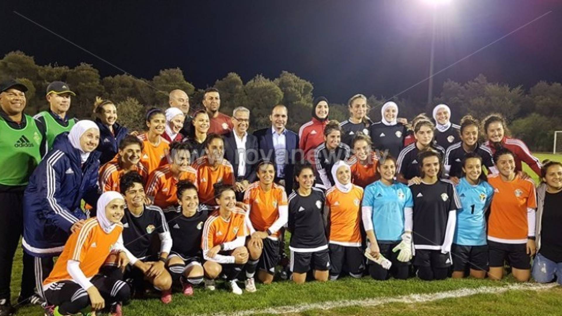 الأمير علي يزور منتخب السيدات بحضور مصطفى الأغا.