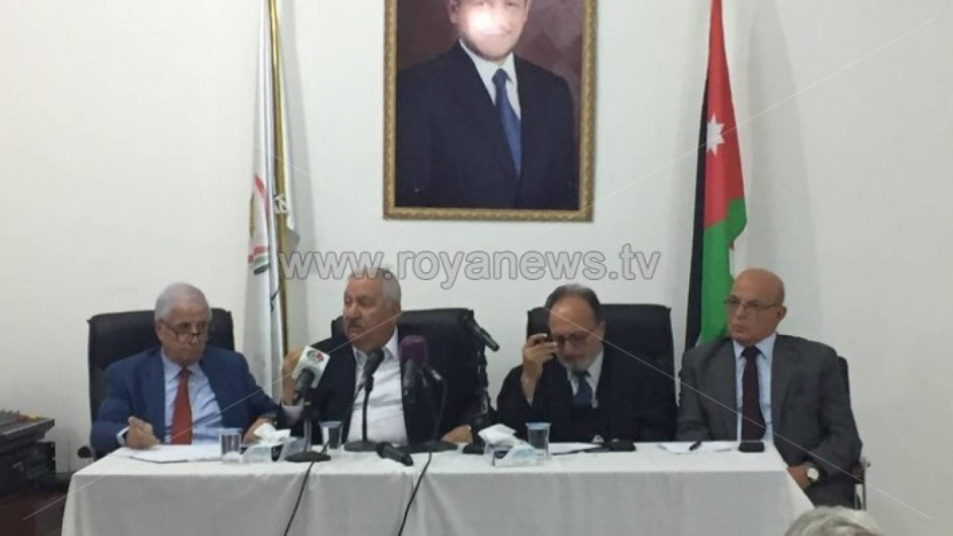من المؤتمر