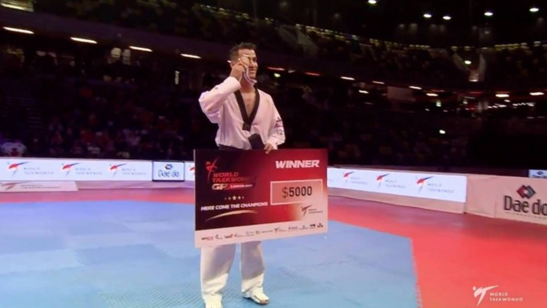 ابو غوش يحقق الميدالية الذهبية في سلسلة الجائزة الكبرى للتايكواندو