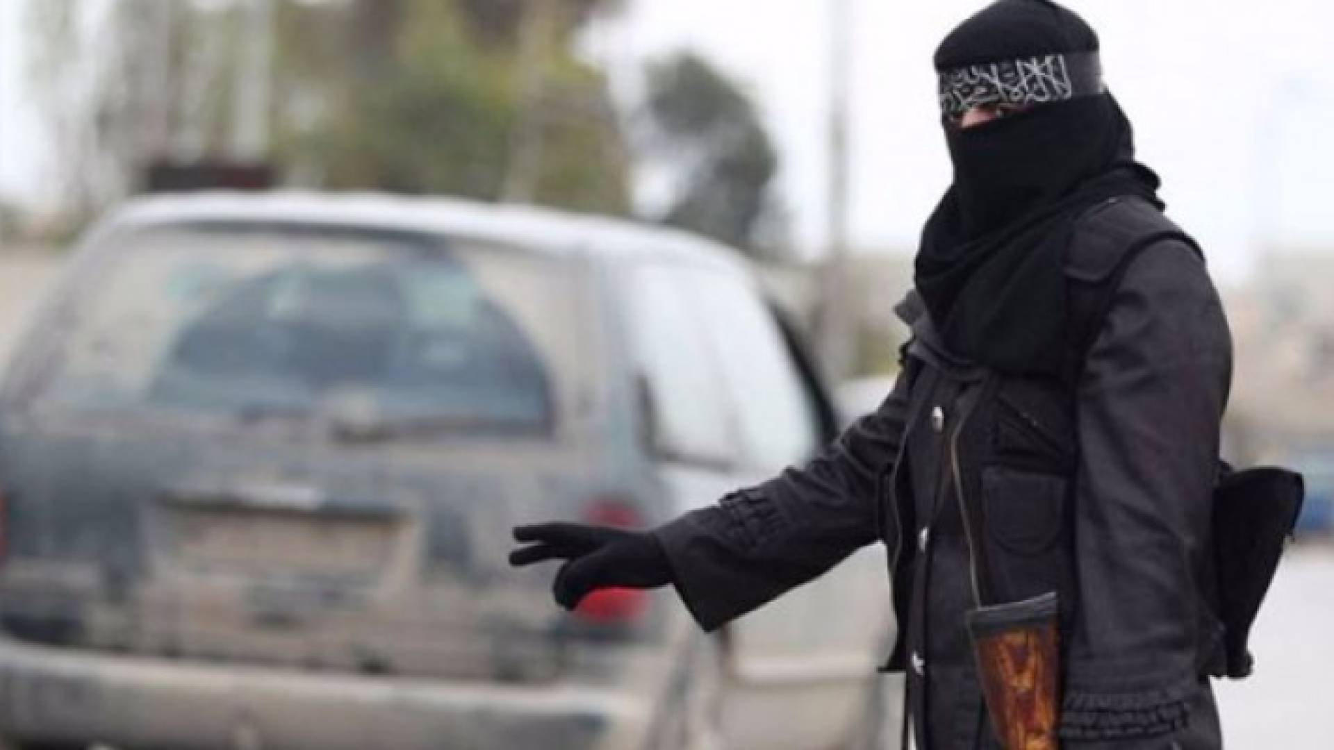 ارشيفية لمقاتلة في تنظيم داعش