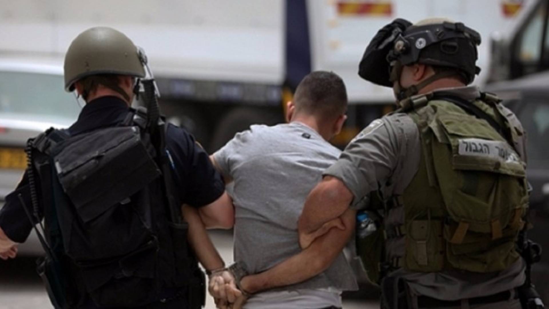 قوات الاحتلال تعتقل شاب فلسطيني