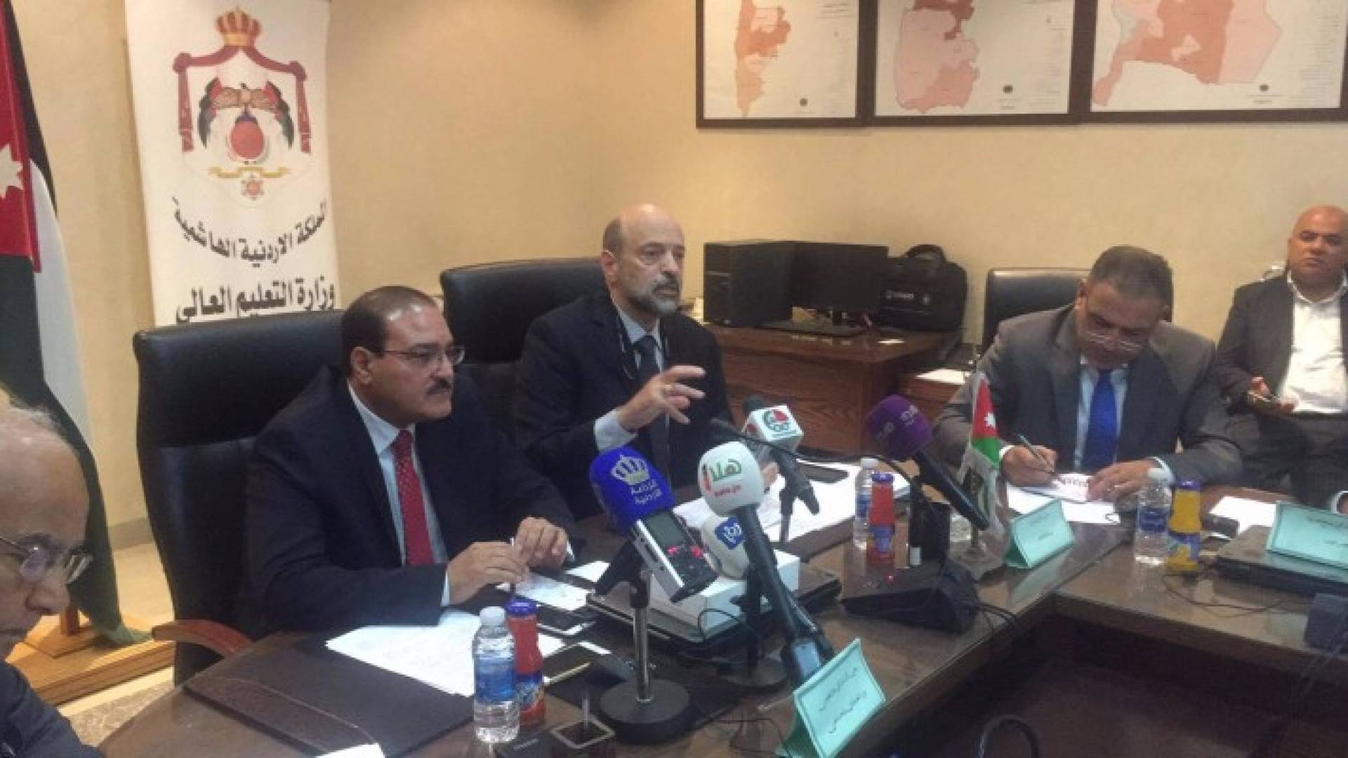 من المؤتمر