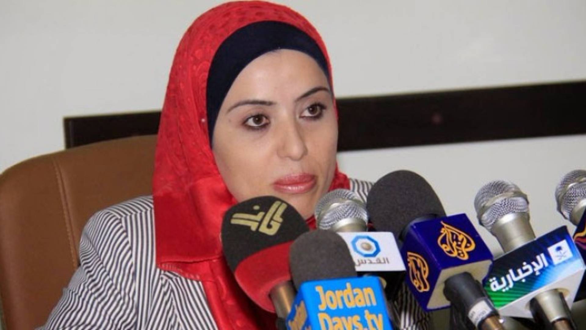 النائب وفاء بني مصطفى