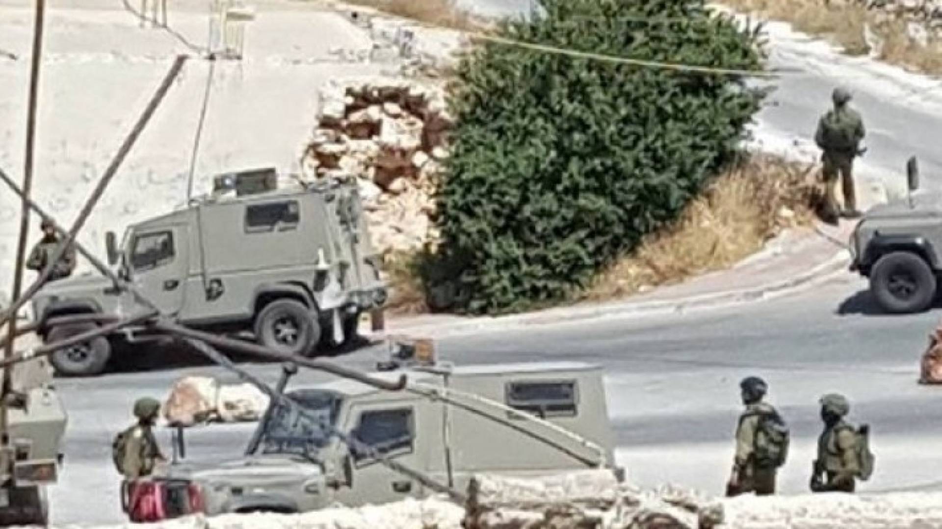 الاحتلال يعيد فتح البوابات الحديدية في دورا