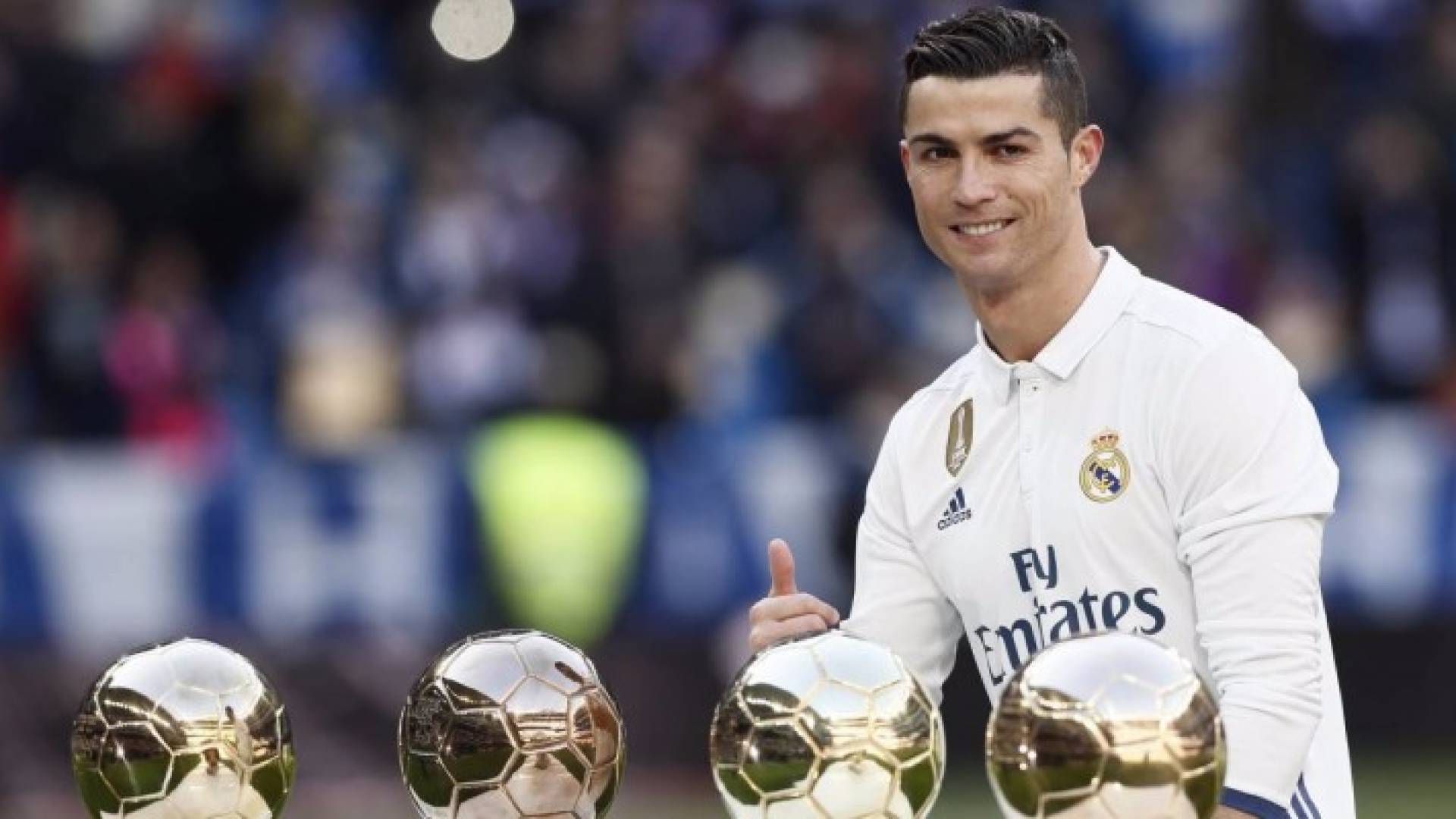 رونالدو الأقرب للقب "لاعب العام"