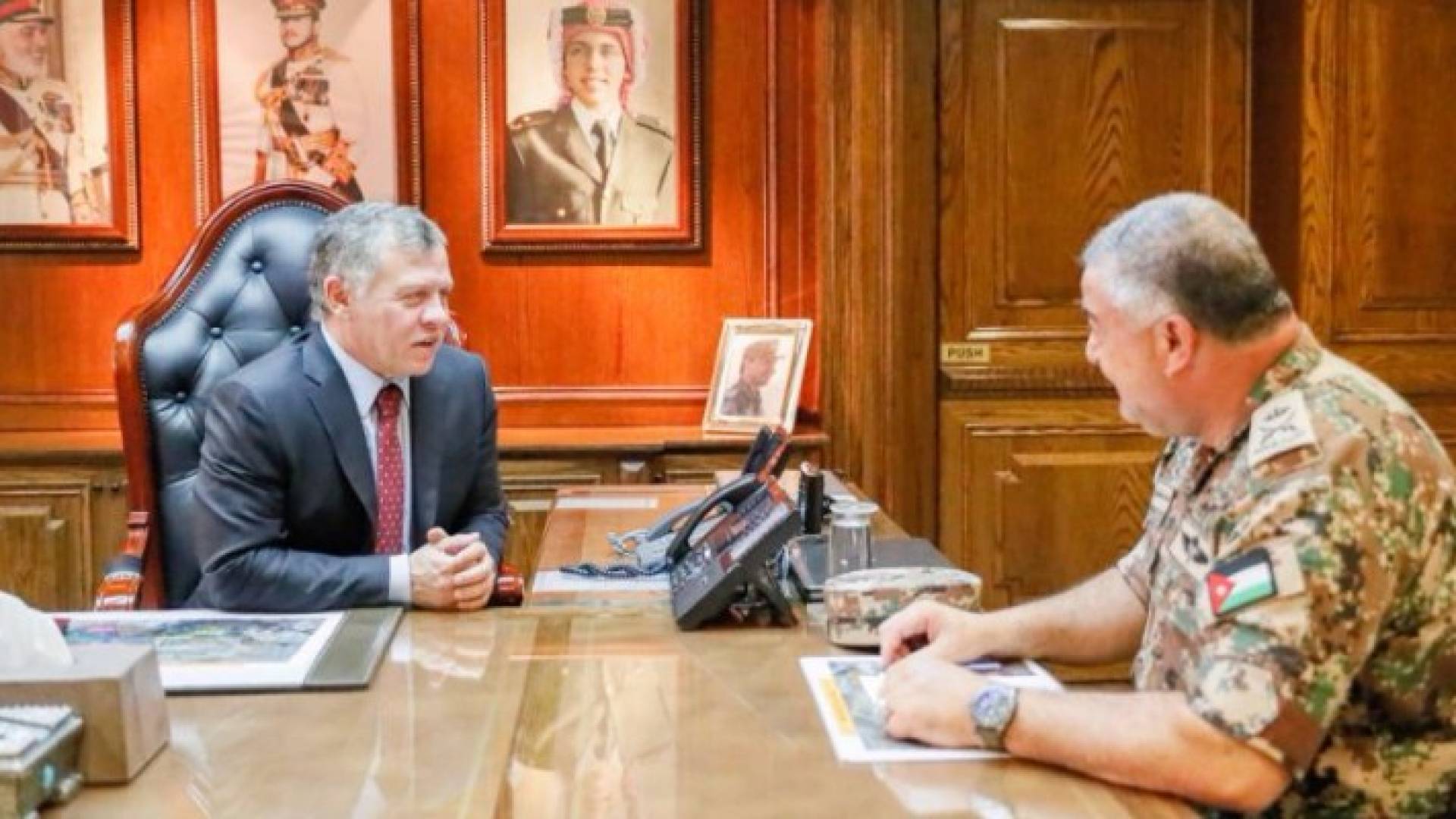 الملك يزور القيادة العامة للقوات المسلحة