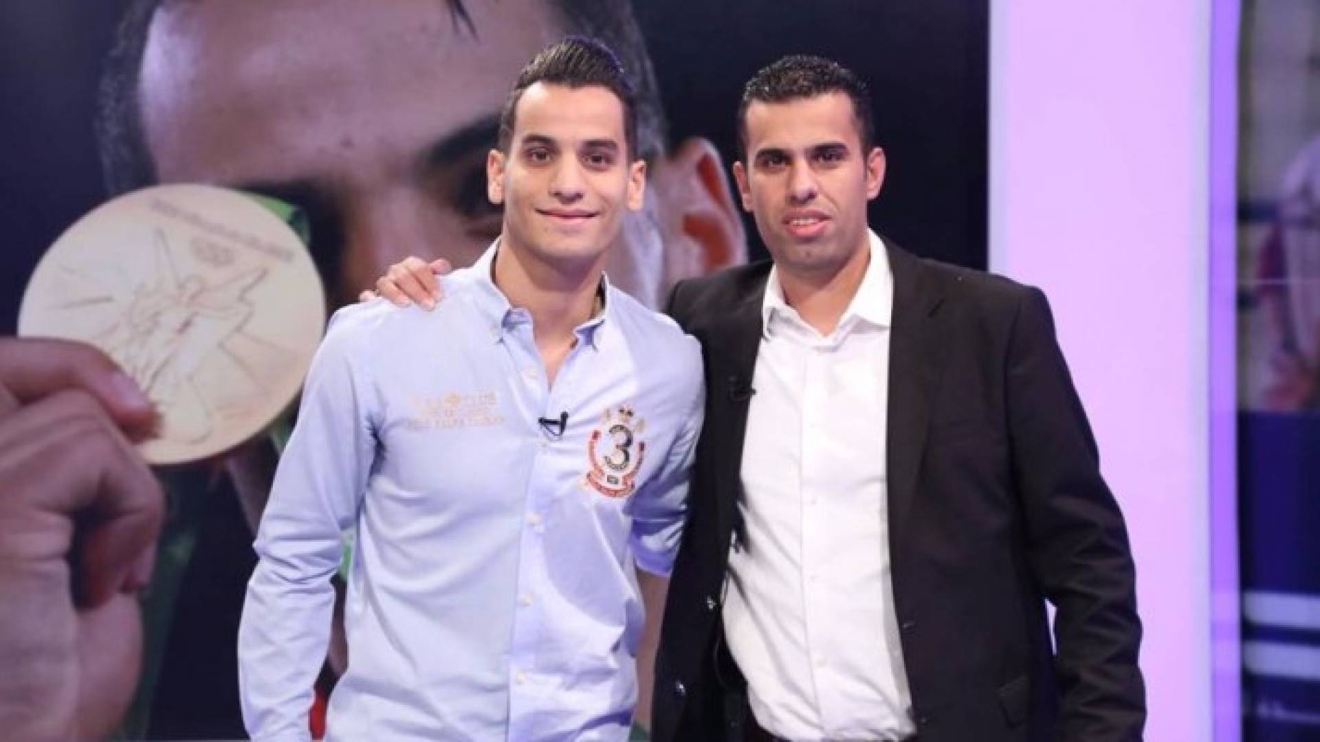 احمد أبو غوش (يسار) والمدرب فارس العساف