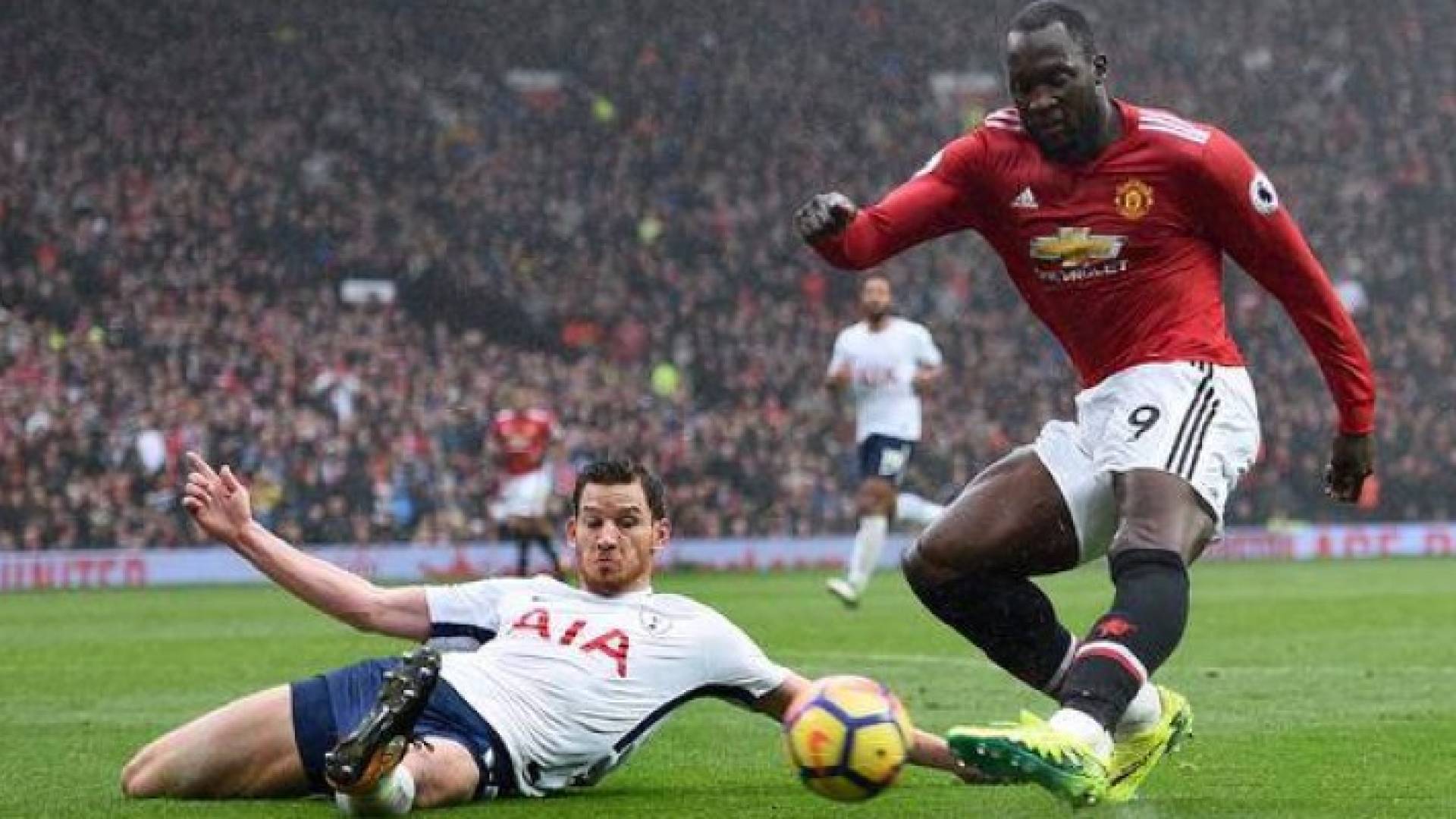 مانشستر يونايتد يخطف فوزا متأخرا من توتنهام