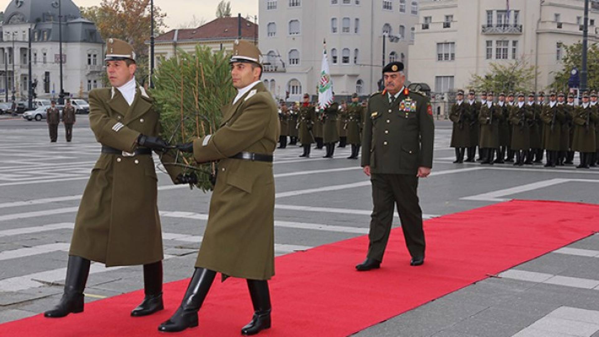 فريحات يزور قوة الدفاع المجرية