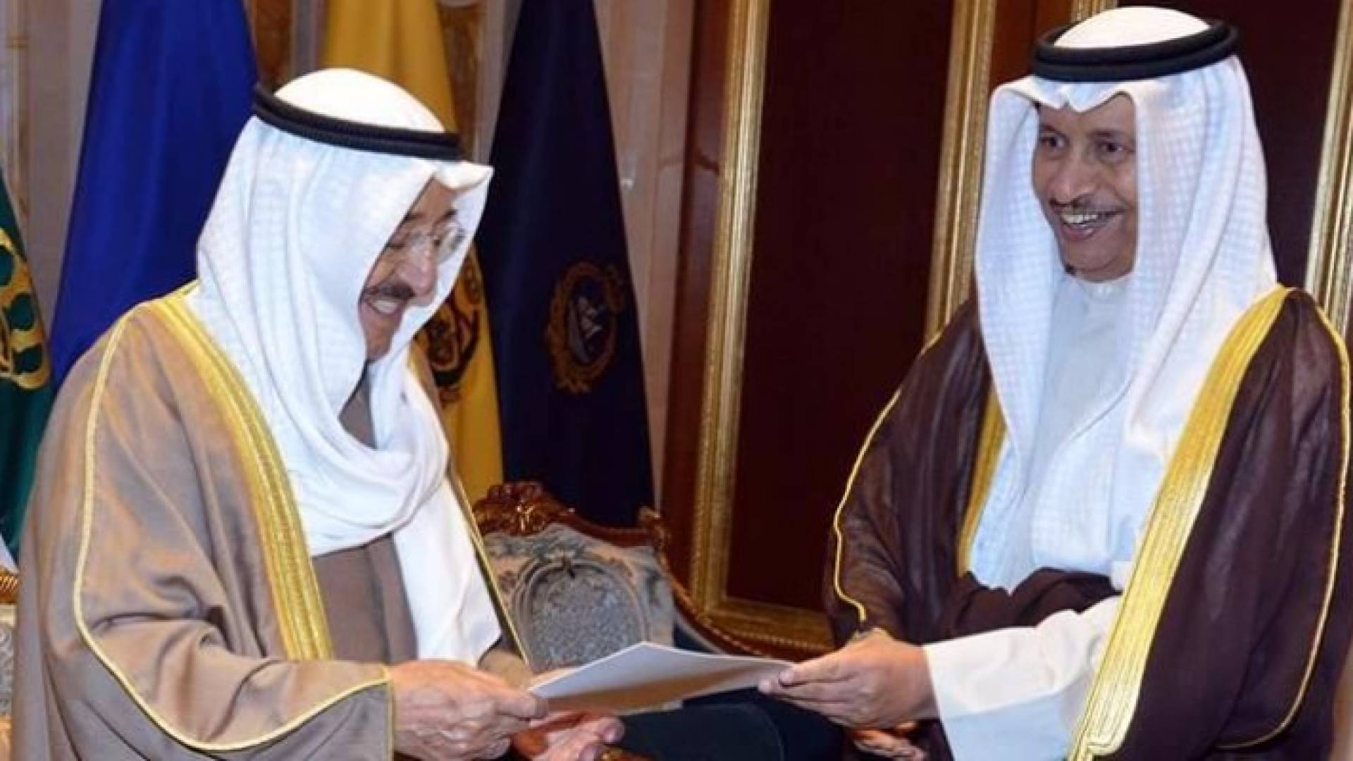 رئيس الوزراء يقدم استقالة حكومته لأمير الكويت ( 