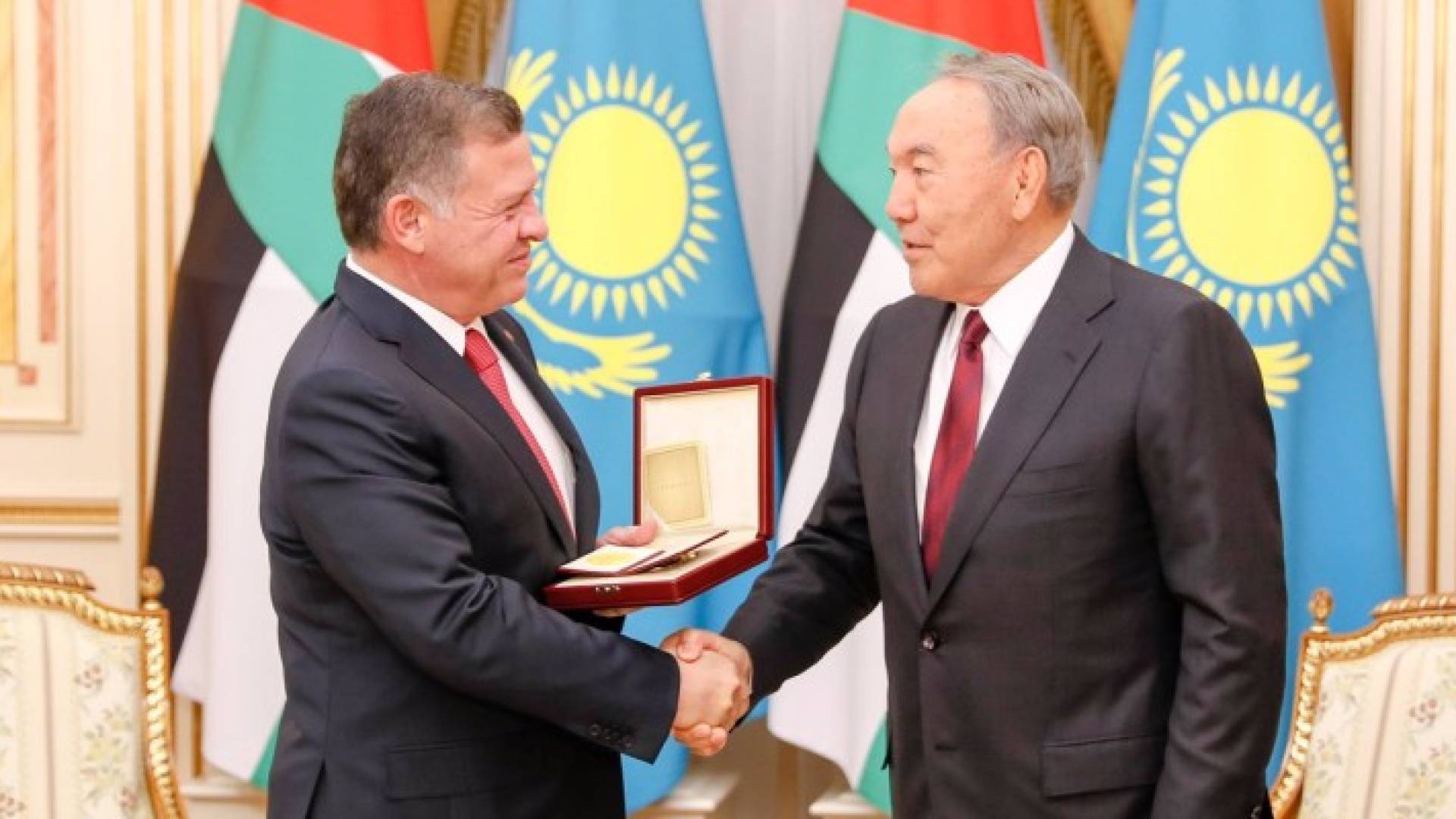 الملك يتسلم جائزة نزارباييف الدولية للمساهمة في الأمن ونزع السلاح النووي 