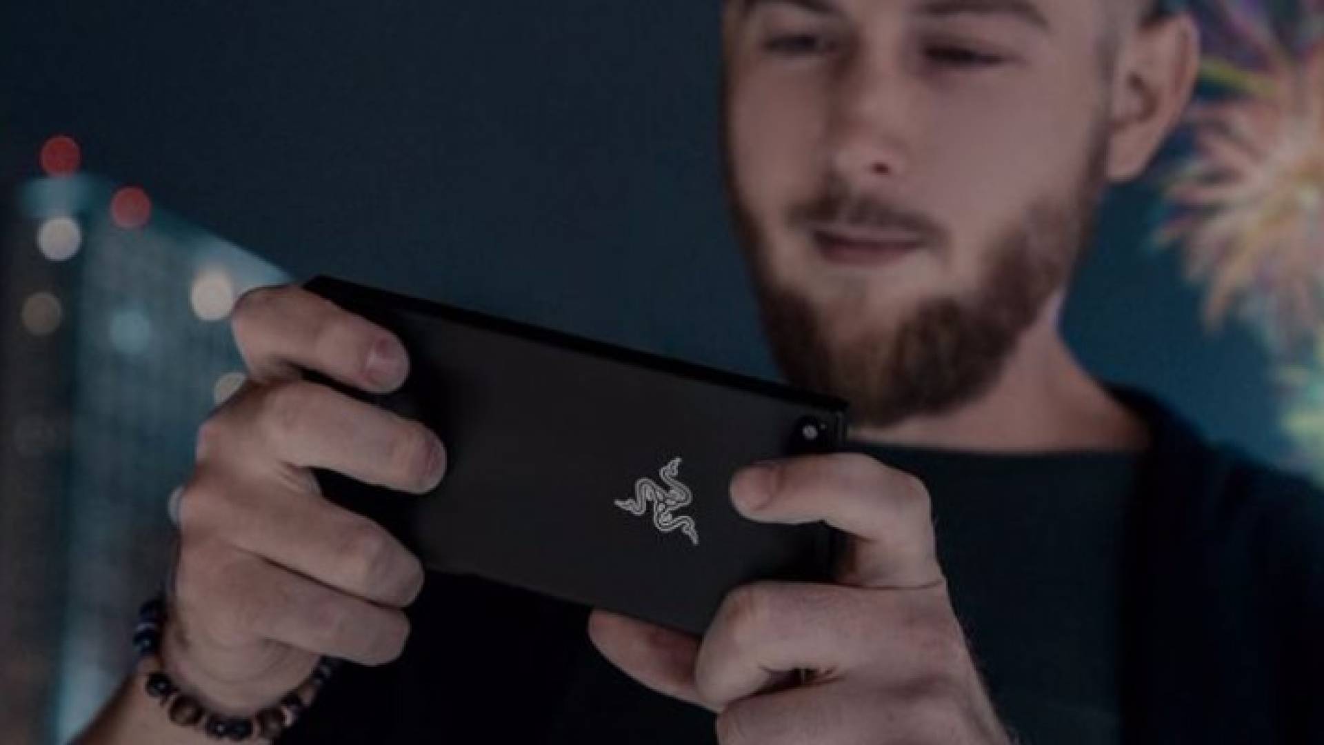 ركزت Razer جهودها فيما يخص تصنيع الهاتف الذكي على جمهورها المعتاد وحاجاته