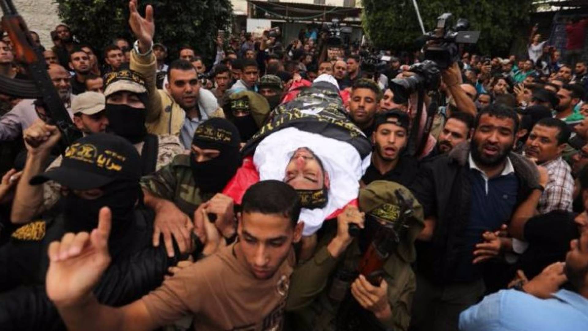 تشييع مصلح شابير في خان يونس بقطاع غزة بعدما كان سقط في تفجير النفق