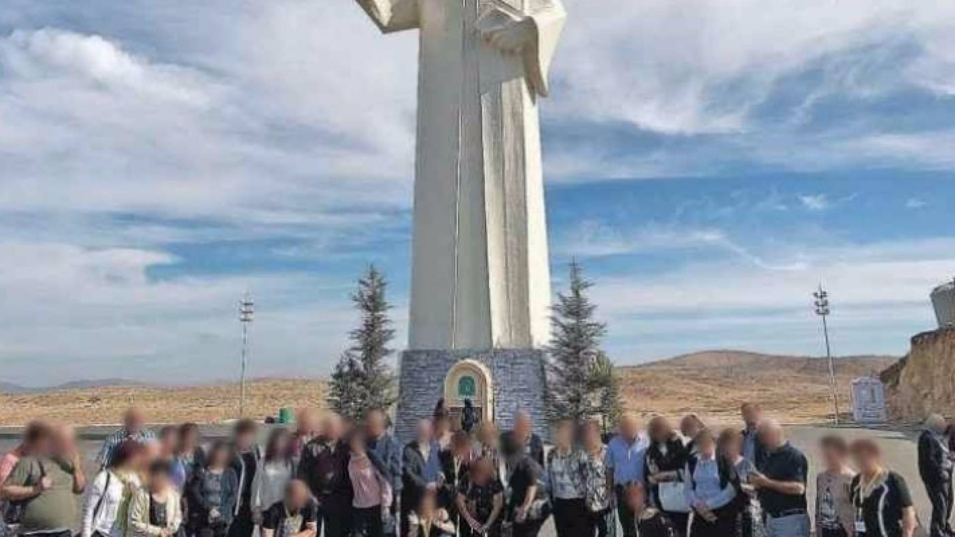 مجموعة من الحجاج الفلسطينيين في مدينة فريا، لبنان (هارتس)