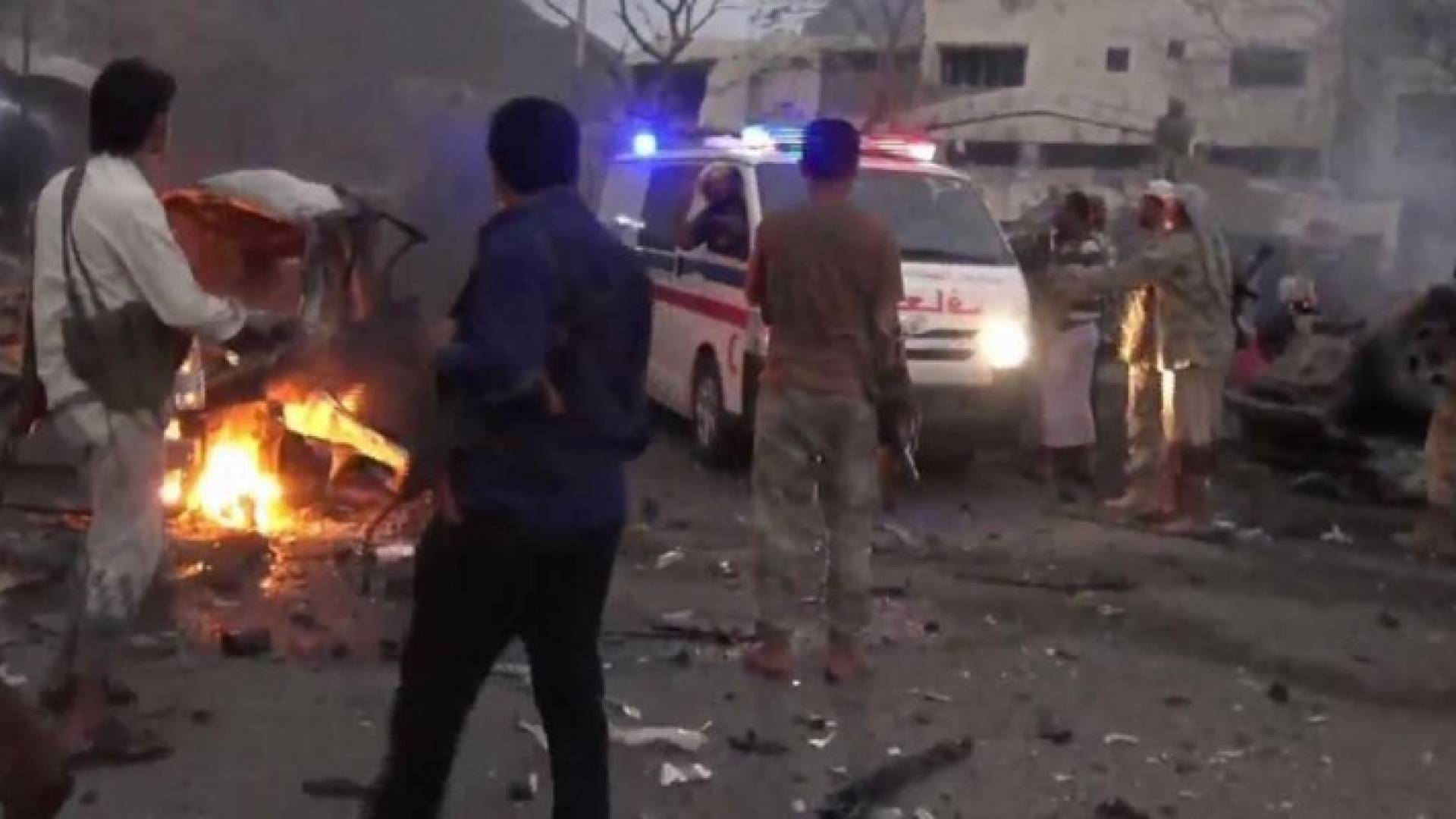 آثار أحد التفجيرات الإرهابية في عدن - أرشيفية