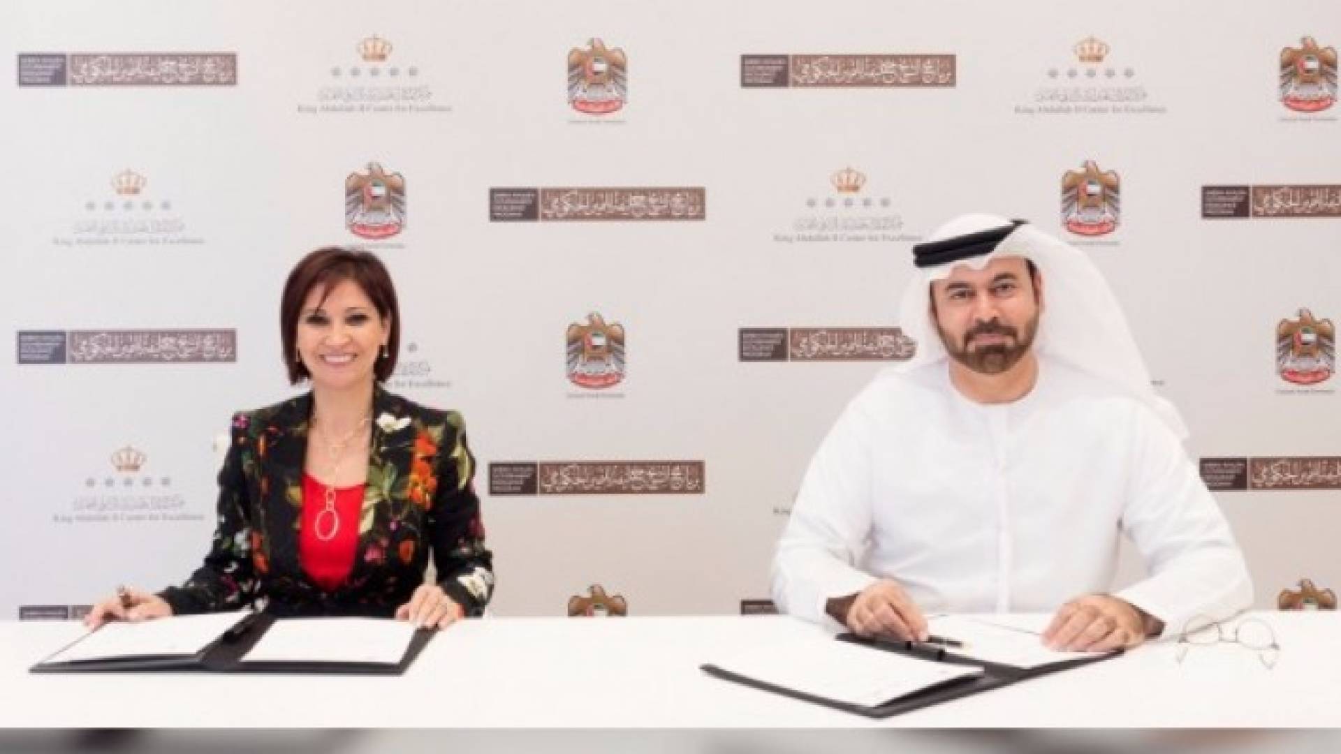 جانب من توقيع الاتفاقية 