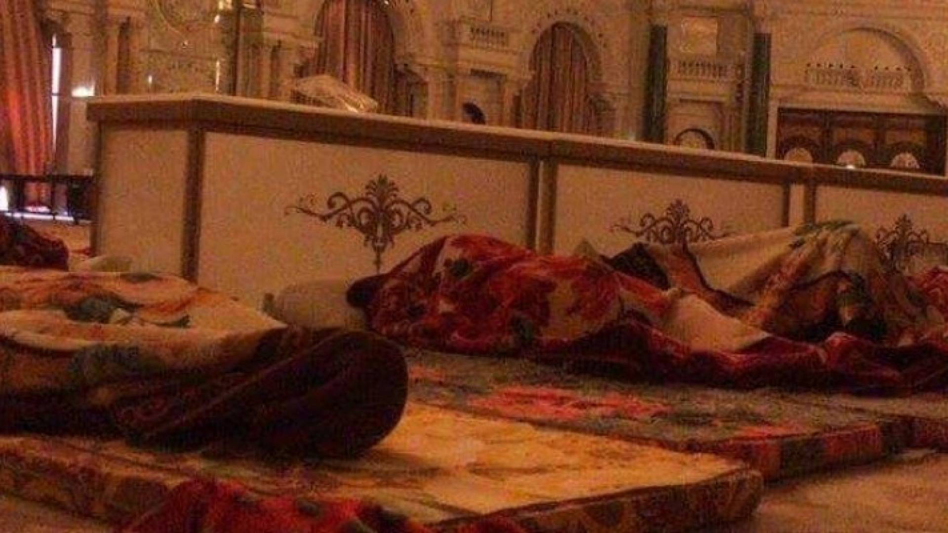 صورة متداولة عبر مواقع التواصل الاجتماعي من داخل الفندق الذي يأوي عدد من الموقوفين