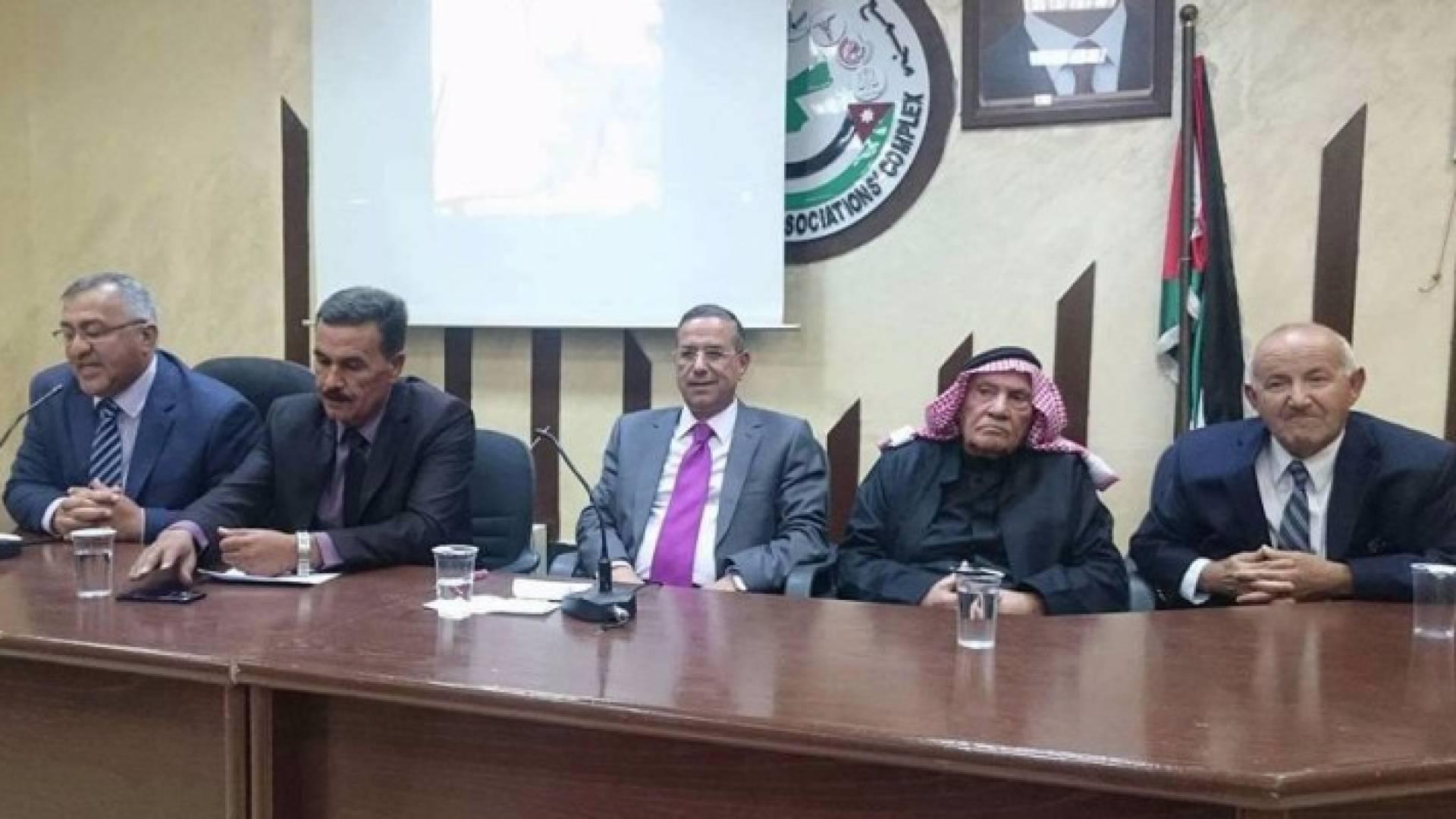 الكرك تكرم الأديب والبحاث حامد النوايسه